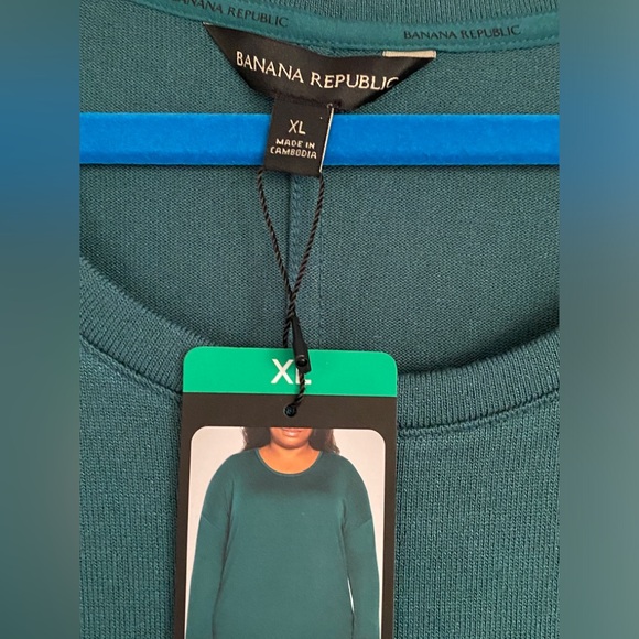 Banana Republic women’s Scoop Neck Long Sleeve Top Green Size XL
NWT - Picture 4 of 9